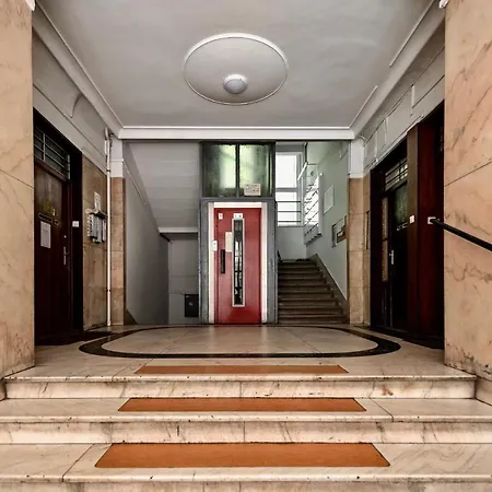 Secret Diamond Of The Parlament Apartment Budapest